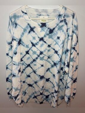 BNWT Aerie Blue and White Pattern Pull Over Long Sleeve Crewneck Top